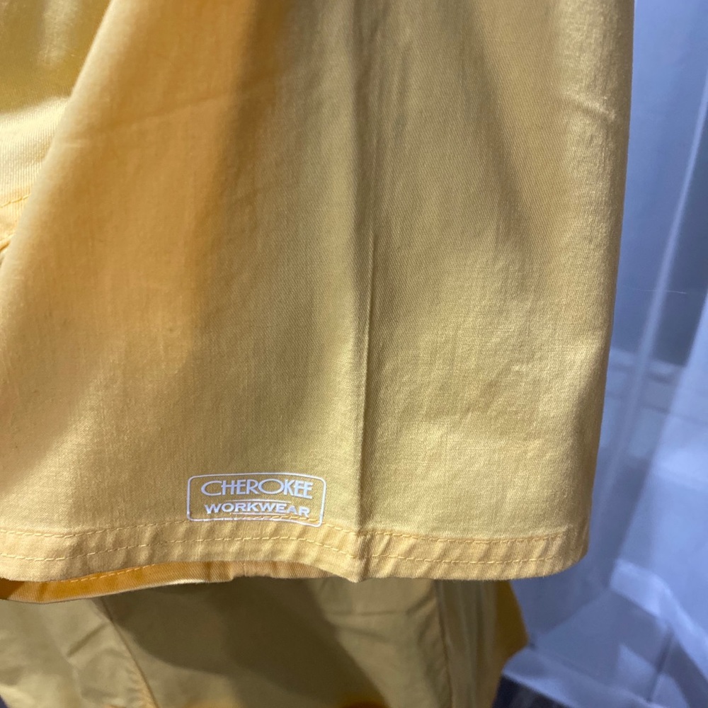 Cherokee Scrub Top - Picture 3 of 3